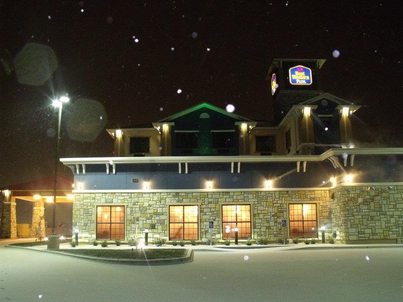 Best Western Plus Emerald Inn & Suites Garden City Bagian luar foto
