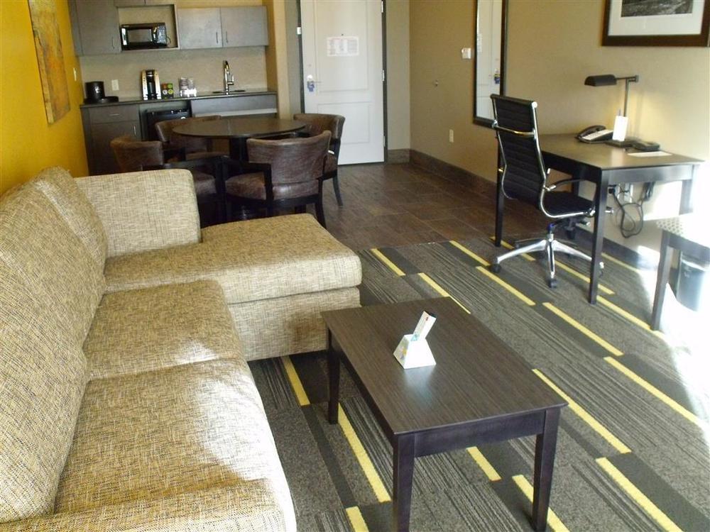 Best Western Plus Emerald Inn & Suites Garden City Ruang foto