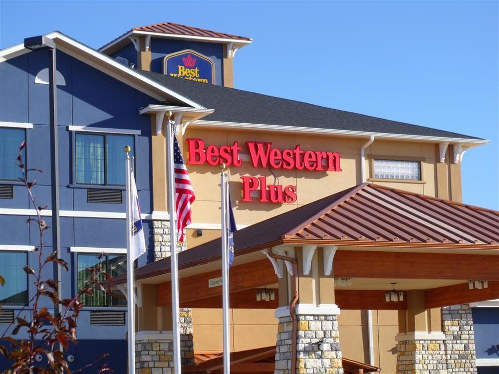 Best Western Plus Emerald Inn & Suites Garden City Bagian luar foto