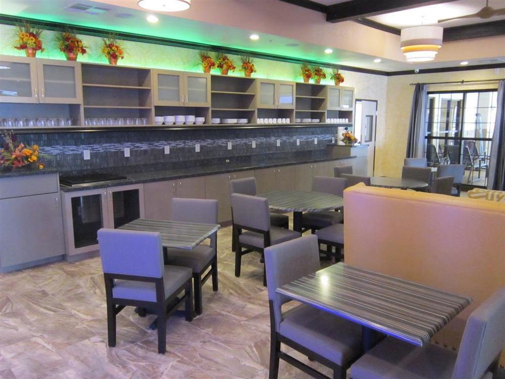 Best Western Plus Emerald Inn & Suites Garden City Restoran foto