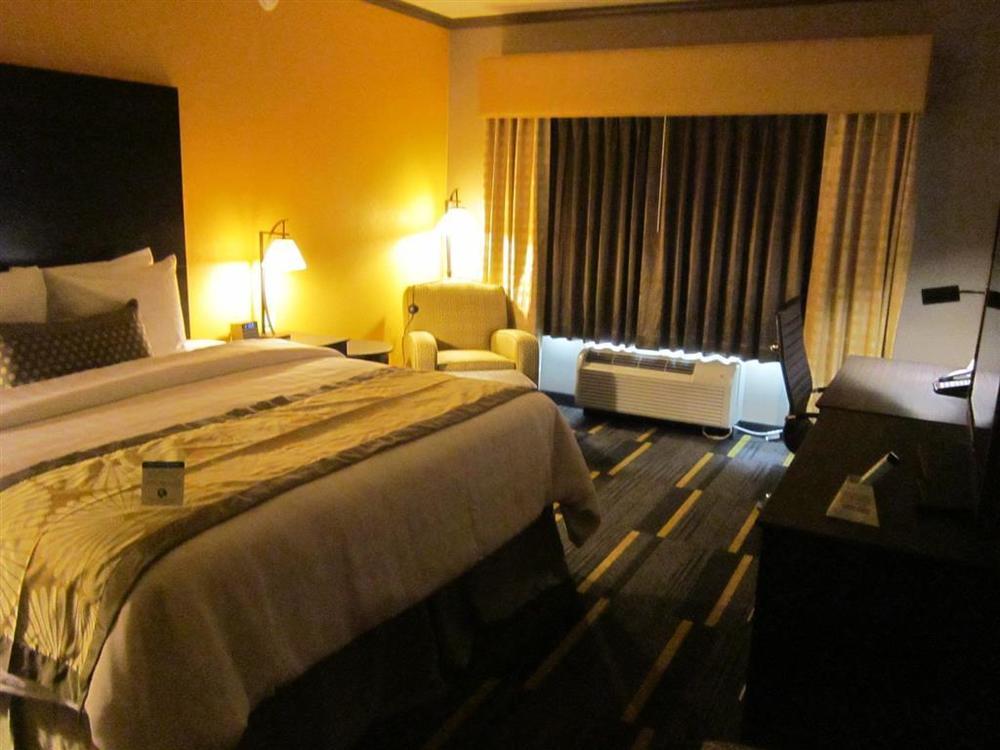 Best Western Plus Emerald Inn & Suites Garden City Ruang foto