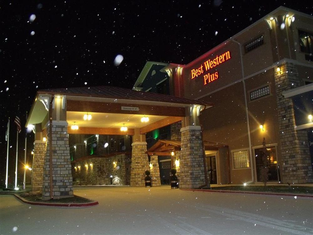 Best Western Plus Emerald Inn & Suites Garden City Bagian luar foto