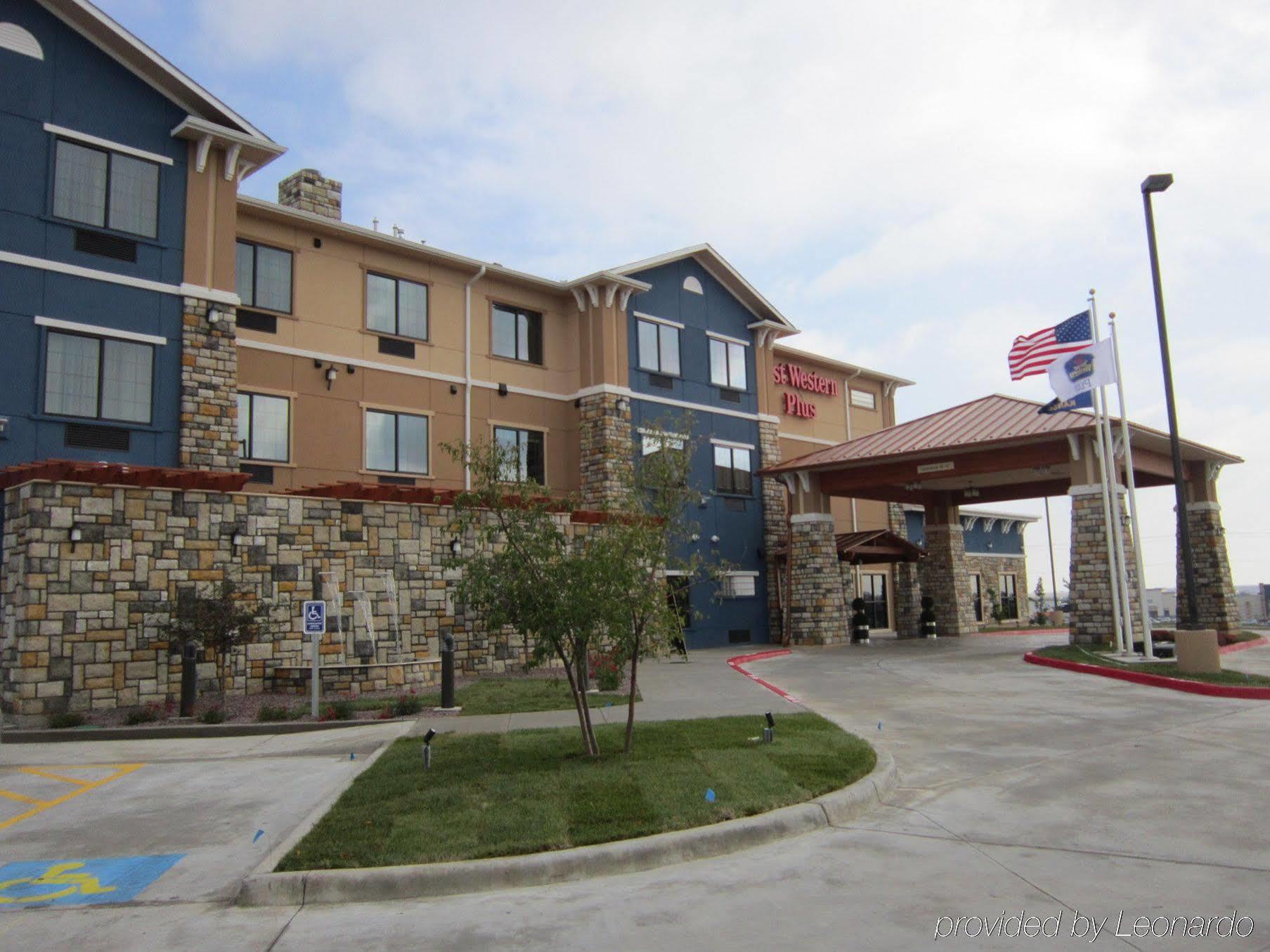 Best Western Plus Emerald Inn & Suites Garden City Bagian luar foto