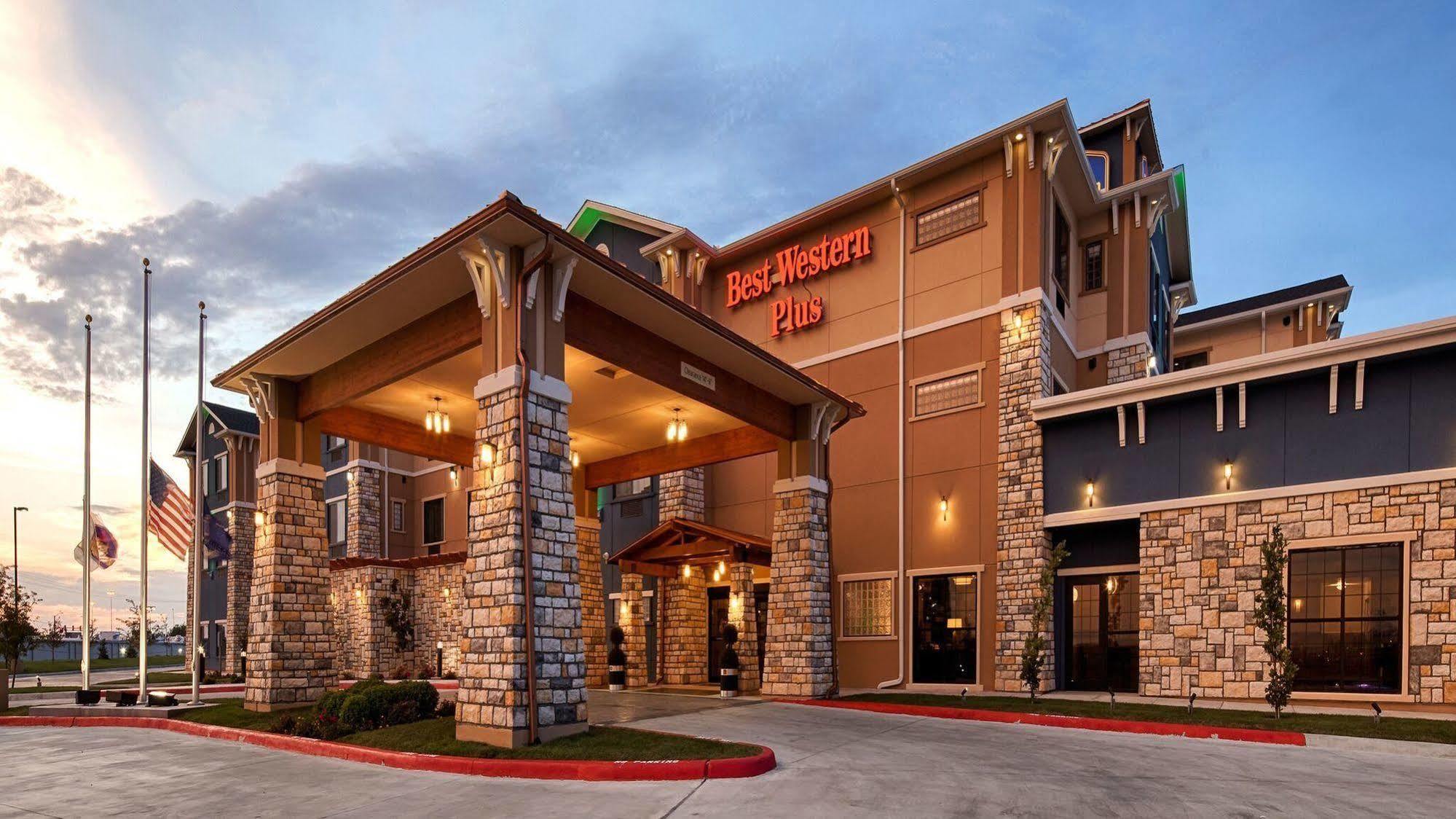 Best Western Plus Emerald Inn & Suites Garden City Bagian luar foto